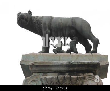 Loup Capitolin appelée Lupa Capitolina en langue italienne est une sculpture en bronze représentant une scène de la légende de la fondation de Rome avec un elle- Banque D'Images