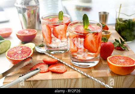 Punch aux fraises cocktail fait maison libre Banque D'Images