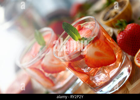 Punch aux fraises cocktail fait maison libre Banque D'Images