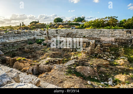 Site du patrimoine mondial des pneumatiques avec ruines fond de ciel bleu Banque D'Images