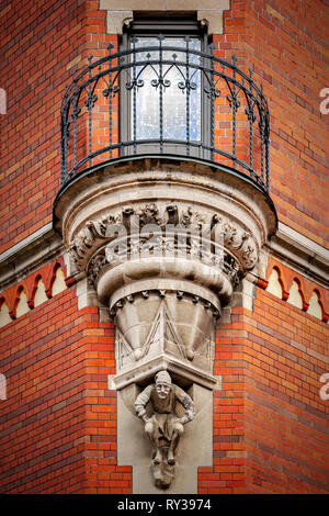 Élaborer le balcon à l'angle de l'hôtel de ville de Helsingborg en Suède. Banque D'Images