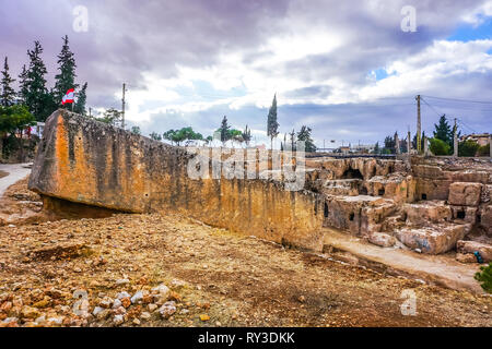 Baalbek monolithe Romain Pierre de la femme enceinte avec Graffiti Banque D'Images