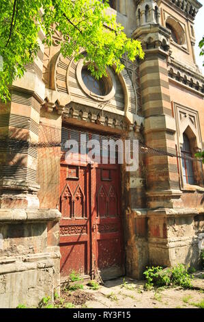 Entrée de la vieille synagogue, aujourd'hui station de radio à Simferopol, Ukraine Banque D'Images