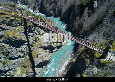 Skippers historique Suspension Bridge (1901), ci-dessus, la rivière Shotover Skippers Canyon, Queenstown, île du Sud, Nouvelle-Zélande - vue aérienne Banque D'Images