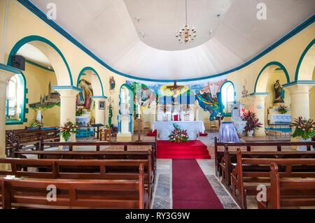 La Dominique, l'autel de l'Église catholique romaine de la Soufrière, village au sud-ouest de l'île Banque D'Images