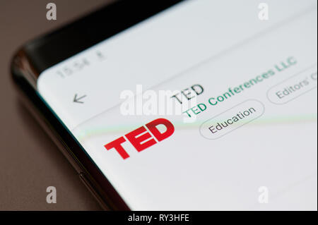 New York, USA - 11 mars 2019 : l'éducation Ted app dans google play store sur l'écran du smartphone Banque D'Images