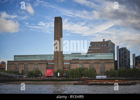 Londres, Royaume-Uni - Octobre 2018. Le musée Tate Modern sur la rive sud de la Tamise. Banque D'Images