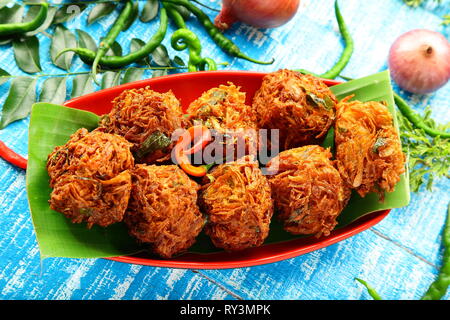 Délicieux petit ullivada,pakoda beignets d'oignon, de la cuisine indienne Banque D'Images