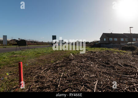 A259 à East Preston, West Sussex, après que les arbres ont été enlevés pour la préparation de deux voies de développement. Banque D'Images