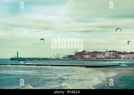 Kite surfeurs à Margate Kent UK Banque D'Images