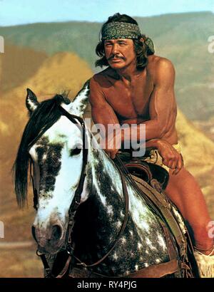 CHARLES BRONSON, CHATO'S LAND, 1972 Banque D'Images