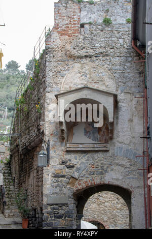 À Portovenere, ITALIE - Le 30/03/2018 - ancienne porte de la vieille ville de Porto Venere en Ligurie, Italie Banque D'Images