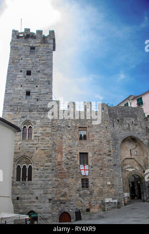 À Portovenere, ITALIE - Le 30/03/2018 - ancienne porte de la vieille ville de Porto Venere en Ligurie, Italie Banque D'Images