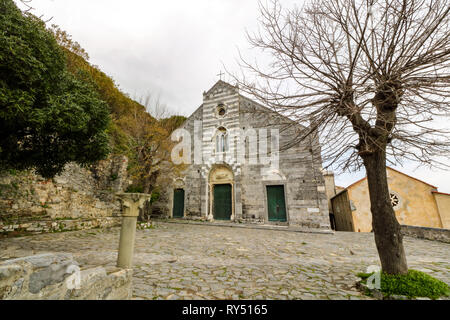 L'église de San Lorenzo, également connu sous le Santuario della Madonna Bianca à Porto Venere, Ligurie Banque D'Images