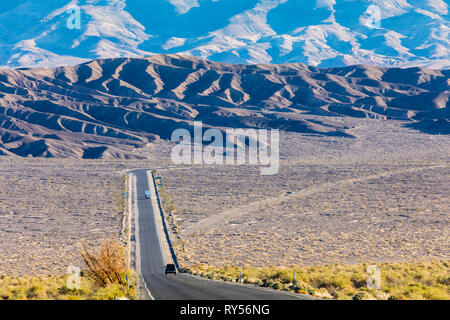 Vue dans un champ le long de la route 190 diables, Death Valley National Park Banque D'Images