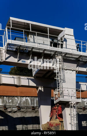 La pelle hydraulique sur le chantier travaille pour C Line, la nouvelle troisième ligne de métro, métro et métro. Rome, Italie, Europe, Union européenne, UE. Banque D'Images