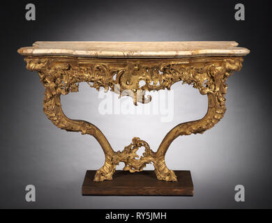 Table console, ch. 1765. Attribuée à Ferdinand Dietz (allemand, 1708-1777). En bois sculpté et doré ; total : 85,8 x 132,1 x 82,5 cm (33 x 52 3/4 x 32 1/2 po Banque D'Images