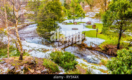 Haut Pays d'eau en hiver. Banque D'Images