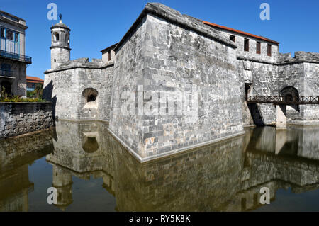 Achevé en 1577, le Castillo de la Real Fuerza à La Havane, Cuba est considérée comme la plus ancienne stone fort dans les Amériques. Il est maintenant un musée maritime. Banque D'Images