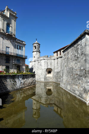 Achevé en 1577, le Castillo de la Real Fuerza à La Havane, Cuba est considérée comme la plus ancienne stone fort dans les Amériques. Il est maintenant un musée maritime. Banque D'Images