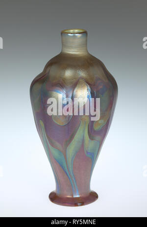 Vase, c. 1900. Louis Comfort Tiffany (Américain, 1848-1933). Verre Favrile ; total : 15,9 cm (6 1/4 in Banque D'Images