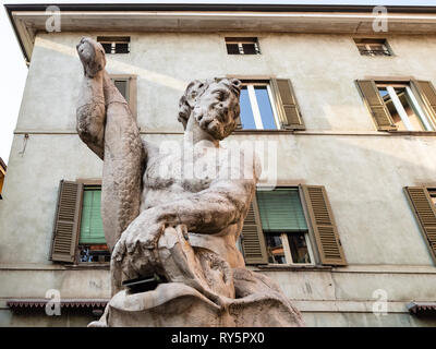 Voyage d'Italie - Fontana del Delfino sur rue via Pignolo, à Bergame, Lombardie, la ville. Il a été construit en 1526 Banque D'Images