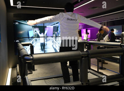 Tokyo, Japon. Mar 12, 2019. La Corée du Sud Samsung Electronics Co. ouvre sa boutique pilote de smartphone Galaxy à Tokyo Harajuku haut le Mardi, Mars 12, 2019. Le nouveau bâtiment de six étages est le plus grand parmi les magasins vitrine Galaxy. Credit : Natsuki Sakai/AFLO/Alamy Live News Banque D'Images