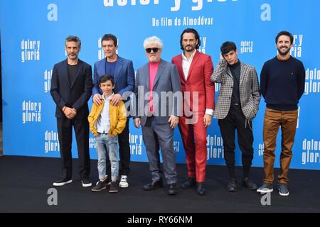 Madrid, Espagne. 12Th Mar 2019. Le réalisateur Pedro Almodovar, Penelope Cruz, Antonio Banderas Asier Etxeandia et Leonardo Sbaraglia pose lors d'un photocall pour promouvoir le cinéma 'Douleurs y Gloria' à Madrid, en Espagne, le mardi 12 mars 2019. Appuyez sur Cordon Cordon Crédit : Presse/Alamy Live News Banque D'Images