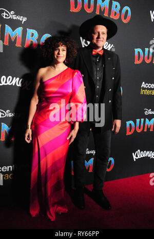 Hollywood, Etats-Unis. Mar 11, 2019. HOLLYWOOD, CA - le 11 mars : Chanteurs Regine Chassagne et Win Butler assister à Disney's 'Dumbo' Premiere le 11 mars 2019 à El Capitan Theatre à Hollywood, Californie. Credit : Barry King/Alamy Live News Banque D'Images