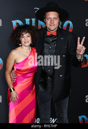 Hollywood, États-Unis. Mar 11, 2019. HOLLYWOOD, LOS ANGELES, CA, USA - 11 mars : Régine Chassagne et Win Butler arriver lors de la première mondiale du Disney's 'Dumbo' tenu à La Ray Dolby Ballroom et El Capitan Theatre le 11 mars 2019 à Hollywood, Los Angeles, Californie, États-Unis. (Photo par Xavier Collin/Image Crédit : Agence de Presse) L'agence de presse Image/Alamy Live News Banque D'Images