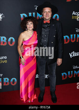 Hollywood, États-Unis. Mar 11, 2019. HOLLYWOOD, LOS ANGELES, CA, USA - 11 mars : Régine Chassagne et Win Butler arriver lors de la première mondiale du Disney's 'Dumbo' tenu à La Ray Dolby Ballroom et El Capitan Theatre le 11 mars 2019 à Hollywood, Los Angeles, Californie, États-Unis. (Photo par Xavier Collin/Image Crédit : Agence de Presse) L'agence de presse Image/Alamy Live News Banque D'Images