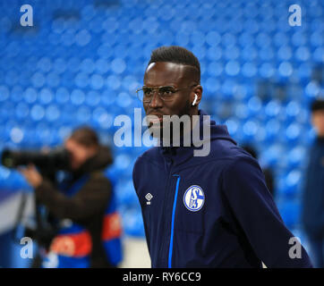 Etihad Stadium, Manchester, Royaume-Uni. Mar 12, 2019. Ligue des Champions de football, série de 16, deuxième manche, Manchester City et le FC Schalke Schalke ; inspecter le terrain les joueurs avant le match : Action Crédit Plus Sport/Alamy Live News Banque D'Images