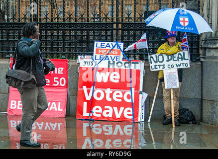 Londres, Royaume-Uni. 12 mars, 2019. Un Brexit pro montre l'extérieur de l'partisan Chambres du Parlement à Londres aujourd'hui en amont du deuxième vote utile sur l'Brexit deal. Photo par Lisa Dawson Rees Crédit : Phil Rees/Alamy Live News Banque D'Images