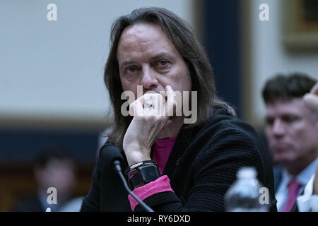 Washington, District de Columbia, Etats-Unis. Mar 12, 2019. T-Mobile le PDG JOHN LEGERE témoigne devant la Chambre judiciaire - l'antitrust, droit commercial et droit administratif audience du sous-comité : l'état de la concurrence dans le marché du sans fil : l'examen de l'impact de la proposition de fusion de T-Mobile et Sprint sur les consommateurs, les travailleurs, et de l'Internet, le 12 mars 2019 Credit : Douglas Christian/ZUMA/Alamy Fil Live News Banque D'Images