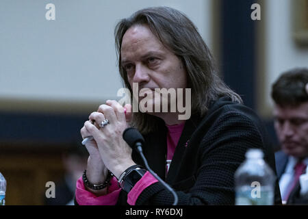 Washington, District de Columbia, Etats-Unis. Mar 12, 2019. T-Mobile le PDG JOHN LEGERE témoigne devant la Chambre judiciaire - l'antitrust, droit commercial et droit administratif audience du sous-comité : l'état de la concurrence dans le marché du sans fil : l'examen de l'impact de la proposition de fusion de T-Mobile et Sprint sur les consommateurs, les travailleurs, et de l'Internet, le 12 mars 2019 Credit : Douglas Christian/ZUMA/Alamy Fil Live News Banque D'Images