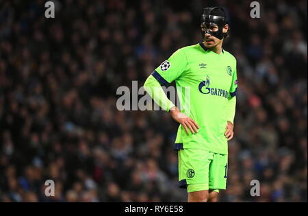 Manchester, UK. Mar 12, 2019. Football : Ligue des Champions, knockout ronde, ronde de 16 ans, deuxième étape : Manchester City - FC Schalke 04 en Ethiad Stadium. Le Benjamin Stambouli Schalke réagit après un but adverse. Credit : Ina Fassbender/dpa/Alamy Live News Banque D'Images