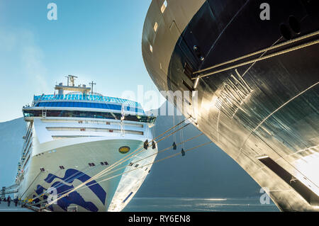 15 septembre 2018 - Skagway AK : La Princesse de l'île de Volendam et de navires de croisière. Banque D'Images