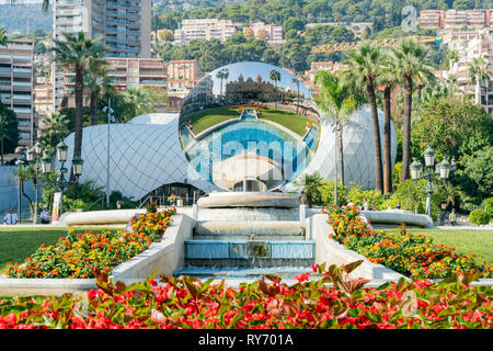 Monaco, 21 OCT : Place du Casino de Monte Carlo avec Anish Kapoor sculpture miroir le Oct 21, 2018 à Monco Banque D'Images