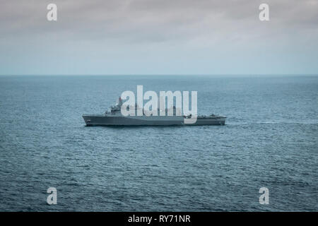 190215-M-HB658-0064 de l'OCÉAN PACIFIQUE (fév. 15, 2019) La San Antonio-class dock transport amphibie USS John P. Murtha (LPD 26) voiles dans l'océan Pacifique, pendant un exercice de routine avec la 11e Marine Expeditionary Unit. (U.S. Marine Corps photo par le s.. Donald Holbert) Banque D'Images