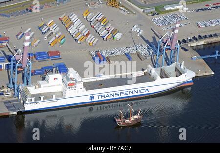 D'un cargo au port, Lübeck, Schleswig-Holstein, Allemagne Banque D'Images