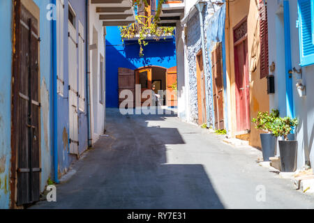 Une rue calme dans un vieux village de Pano Lefkara. District de Larnaca, Chypre Banque D'Images