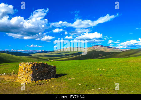 Chanson Kul Lake enneigés des montagnes trop Moldo View Point Pointe Ruines du paysage Banque D'Images