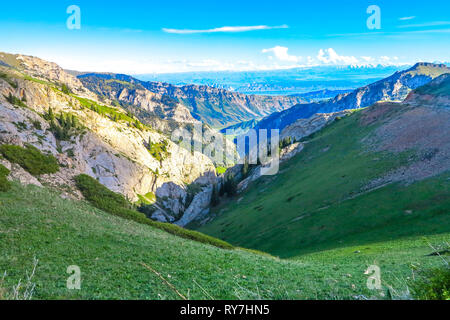 Chanson Kul Lake enneigés des montagnes trop Moldo Paysage Point Vue sur le pic Banque D'Images