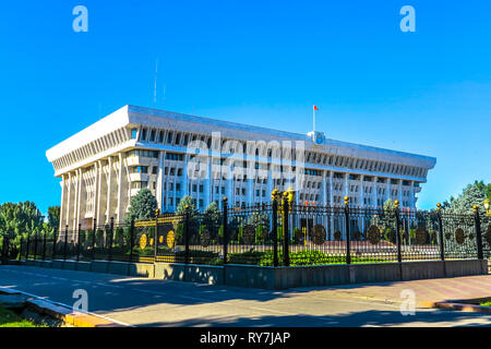 Bichkek Jogorku Kenesh le Parlement de la République kirghize Side View Point Banque D'Images