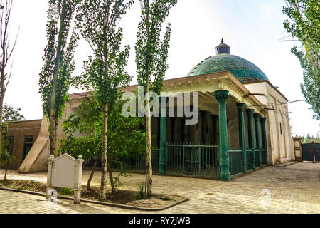 Kashgar Afaq Khoja Mausoleum carreaux verts piliers colonne en bois de la mosquée du dôme Banque D'Images