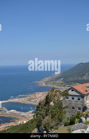 Vue sur la Villa et le port de la Castro de Santa Tecla dans la protection. L'architecture, l'histoire, les voyages. Le 15 août 2014. La Guardia, Pontevedra, Banque D'Images