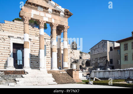 Voyage d'Italie - monument romain antique Colonnade de Capitolium Brixia (Temple de la Triade Capitoline à Brescia, Capitole, Tempio Capitolino) dans Banque D'Images