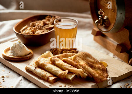 Mead et crêpes. Fédération de lave pour Mardi Gras.adieu à l'hiver Banque D'Images