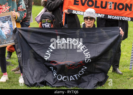 Marche de protestation pour manifester contre l'absence d'application de l'interdiction de la chasse au renard au Royaume-Uni. Les manifestants estiment que la chasse au renard a toujours lieu Banque D'Images