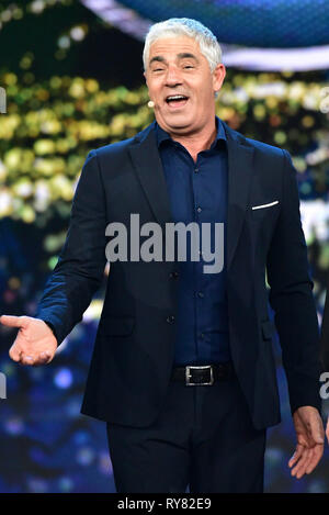 Napoli, Italie. Mar 11, 2019. Biagio Izzo pendant le deuxième épisode de l'émission "fabriqué dans le Sud' sur Rai 2 en direct de l'Auditorium Rai de Naples. Credit : Paola Visone/Pacific Press/Alamy Live News Banque D'Images